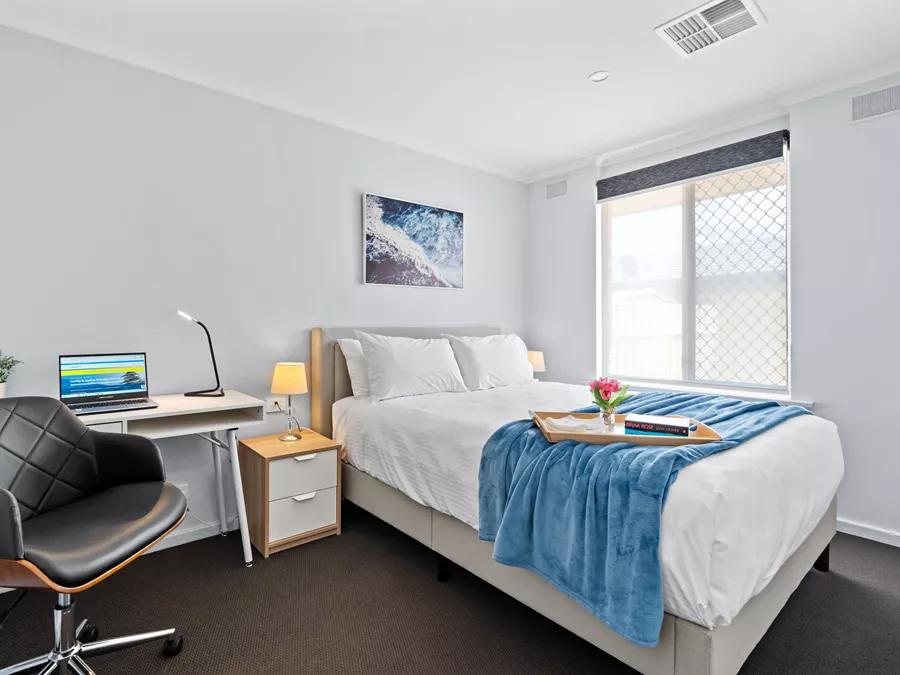 Bedroom With Office Desk - Place To Stay In Adelaide Hectorville Bedroom With Office Desk - Place To Stay In Adelaide Hectorville